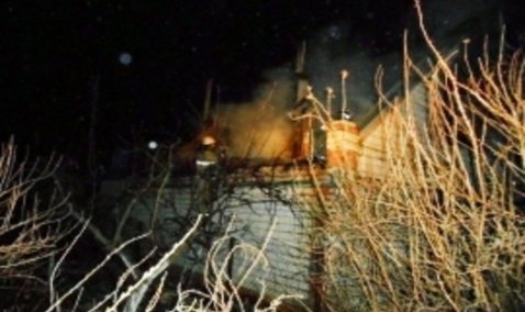 Бытовка сгорела в воскресенье вечером на станции Кашира