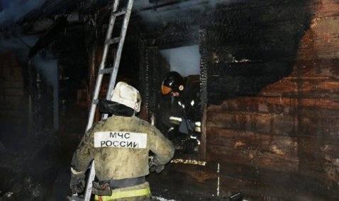 Жилой дом загорелся рано утром в поселке Большое Руново