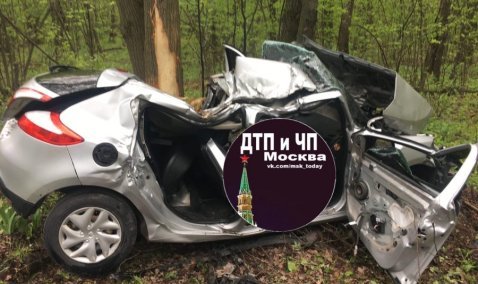 Renault Megane вылетел в кювет на Центролитовской дороге