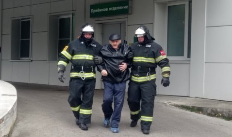 Пациентов Ожерельевской больницы накануне «эвакуировали» пожарные
