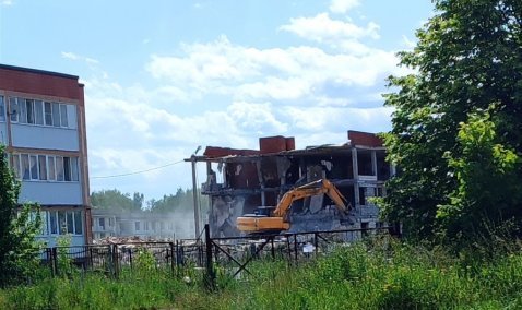 Рабочие снесли почти весь первый ряд недостроенных домов «Березовой рощи» в Кашире