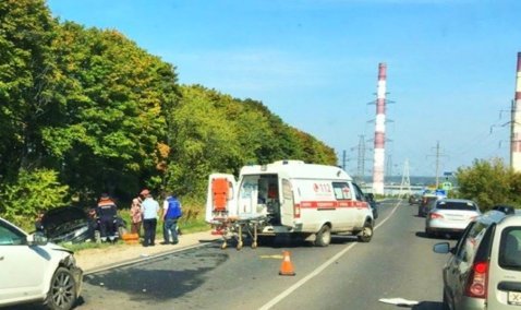 Иномарка оказалась в кювете в результате ДТП на автодороге Кашира – Озеры