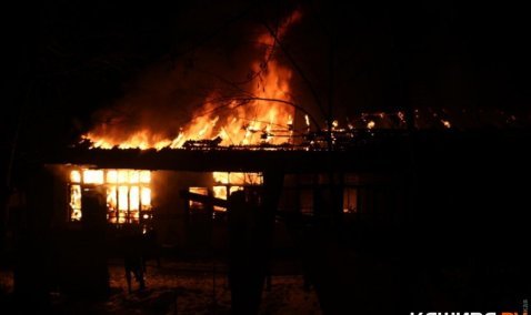 Почти 3 часа ушло на тушение частного дома в деревне Злобино