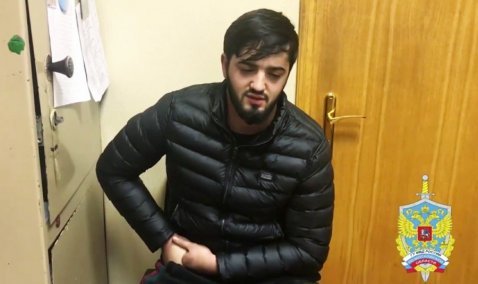 Ворота, тупик, поднятые руки: появилось видео задержания азиата-наркоторговца в Кашире