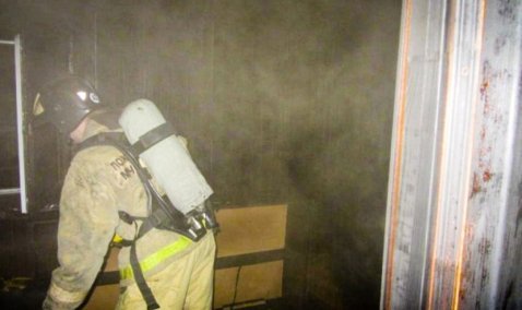 Частный дом горит в деревне Малеево