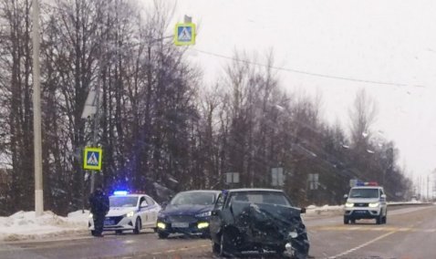 Несколько автомобилей столкнулись на Каширском проспекте у поворота на медцентр