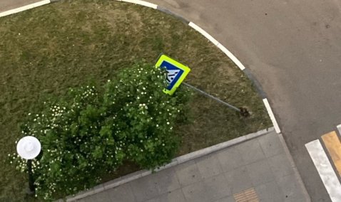 Недоброе утро: очевидец снял не видео вандалов, ломающих дорожный знак в Кашире-2