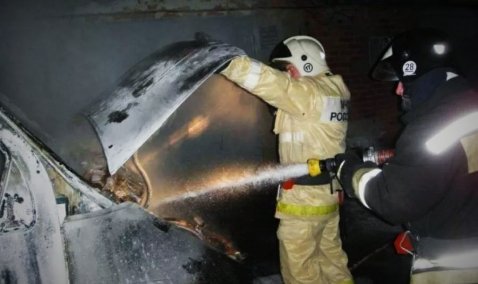 Автомобиль загорелся прошлой ночью в деревне под Каширой