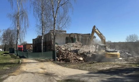 Дом 60-х годов постройки сносят в Топканово