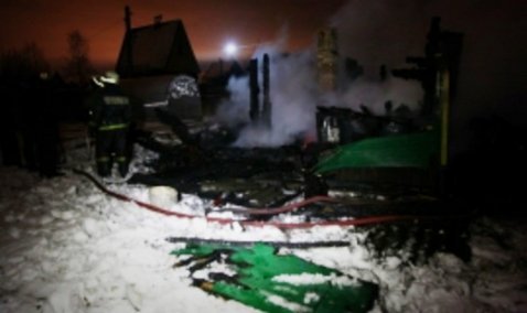 Ночной пожар вспыхнул в частном доме в деревне Маслово