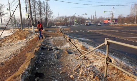 Водитель снес перильное ограждение в Кашире-1 и скрылся с места ДТП