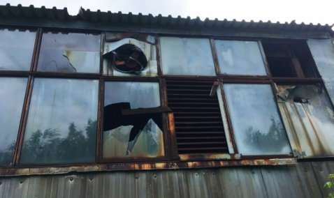 Зерносклад загорелся вечером в деревне Ледово