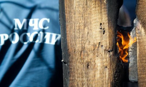 Одиннадцать человек были брошены на тушение сарая в деревне Большое Ильинское