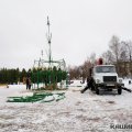 Главную новогоднюю елку Каширы начали устанавливать на площади у фонтана