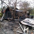 Деревянный дом пострадал в результате пожара в СНТ у Якимовского