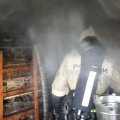 Два пожарных расчета ликвидировали возгорание хозпостройки в Острогах
