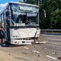Пассажирский автобус и легковой автомобиль столкнулись в Кашире