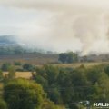 В поле за улицей Строительной в Кашире горит сухостой