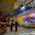 Более 70 человек участвовали в тушении пожара в магазине спорттоваров в Кашире-2