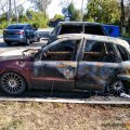 Два автомобиля сгорели ночью в микрорайоне Ожерелье