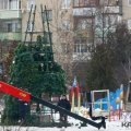 Праздник окончен: в Кашире демонтируют новогодние ели