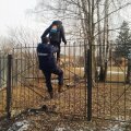 Каширские спасатели пришли на помощь девочке, застрявшей ногой в заборе