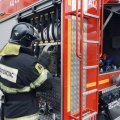Спасатели в Ожерелье благодаря подъемнику проникли в квартиру к запертой женщине