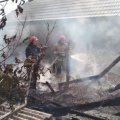 Хозяйственная постройка горела накануне вечером в деревне Пятница