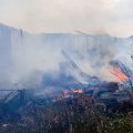 Деревянные сараи сгорели в деревне Кокино