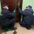 Пожилой женщине в Кашире пришлось вызывать спасателей из-за сломаного в замке ключа
