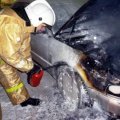 В первый день зимы в отдаленной деревне округа горел автомобиль