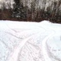 Нерадивые автомобилисты испортили часть лыжной трассы в Каширском парке