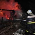 Около двух часов продолжался пожар в строении на улице Центролит