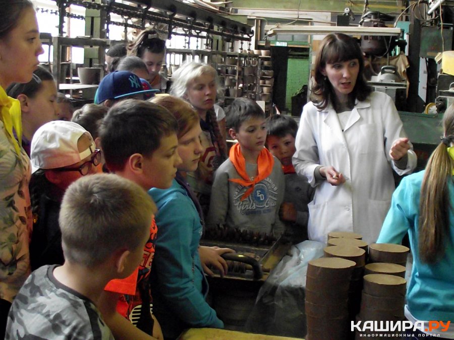 Учащиеся восьмой школы посетили Скопинский керамический завод в Рязани