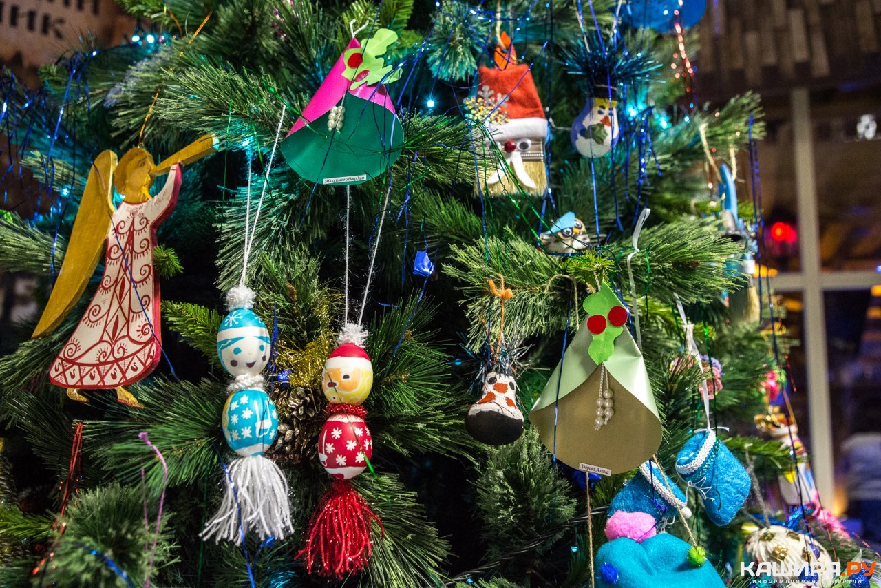 Детская выставка – конкурс новогодней игрушки «Наряд лесной красавицы»