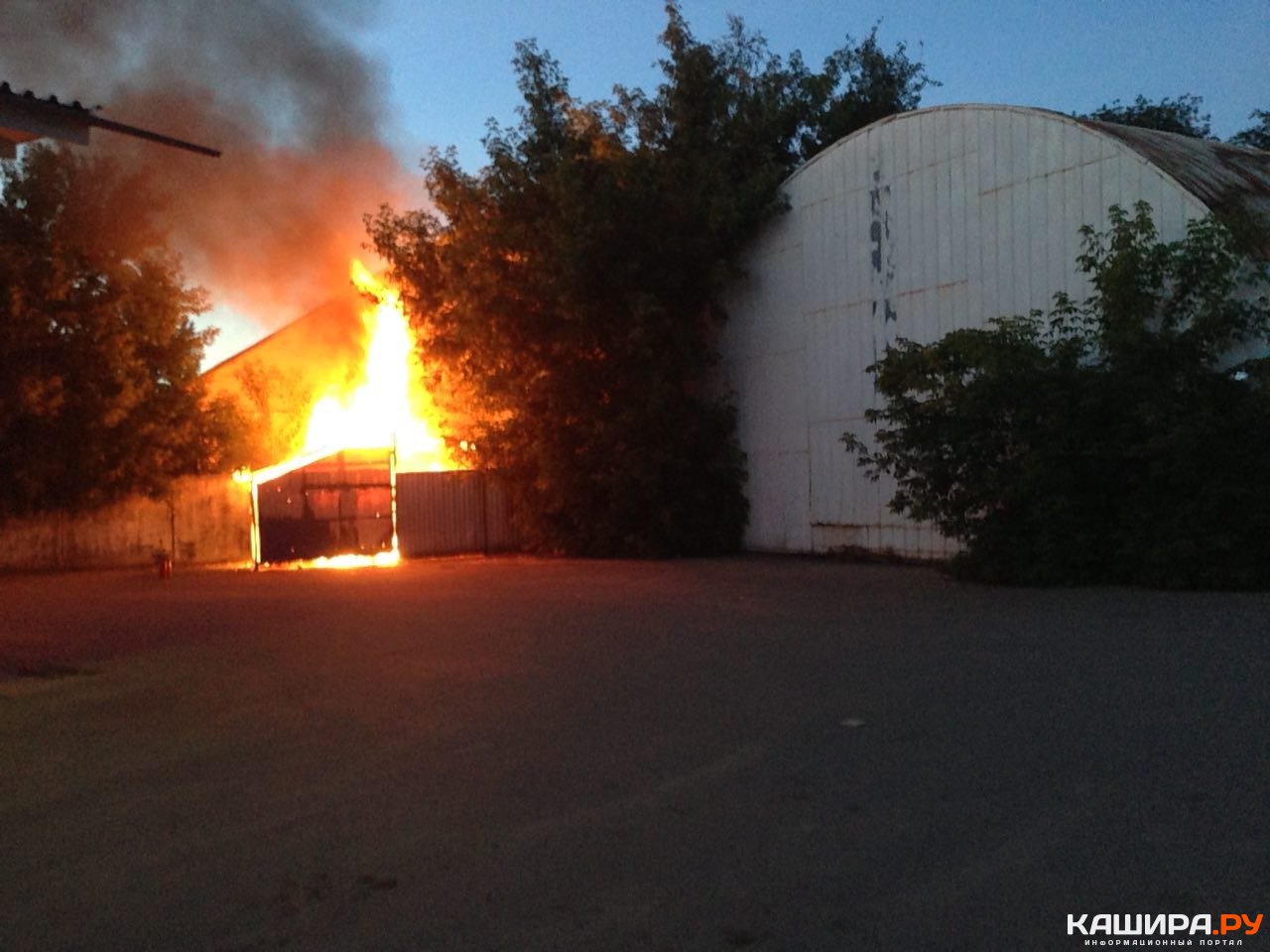 В Кашире-1 между Домом культуры и магазином «Стрелка» произошел пожар »  Информационный портал г. Кашира