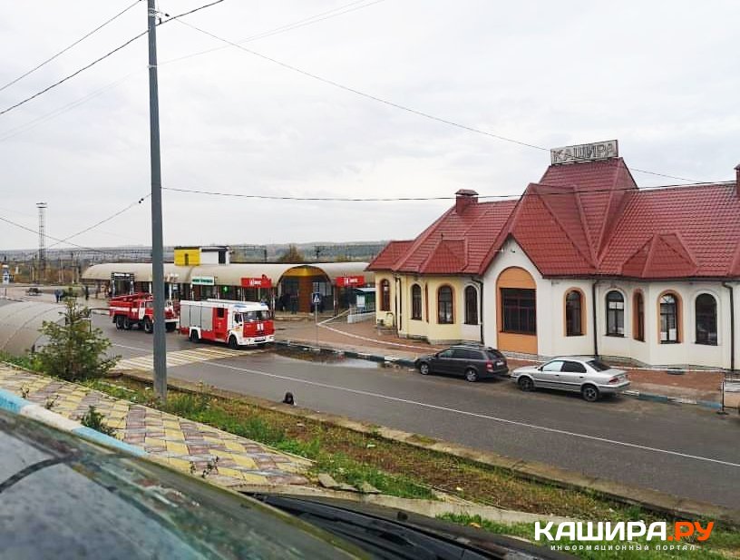 Станция кашира. ЖД вокзал Кашира. Старый вокзал Кашира. Станция Кашира пассажирская. Станция Кашира вокзал.