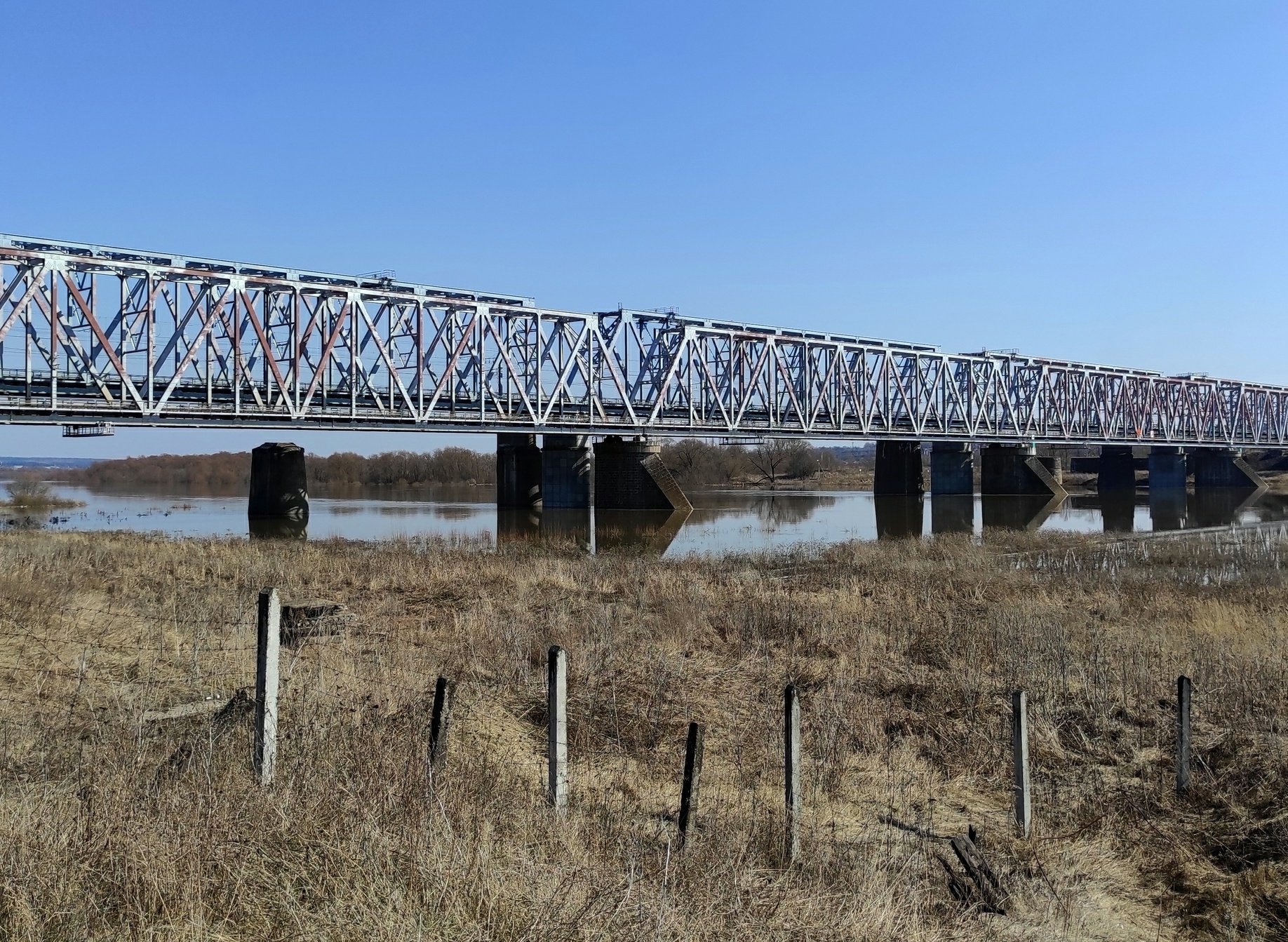Мост через оку в озерах. Река Ока Кашира. Уровень воды Ока Кашира. Половодье Ока Кашира. Разлив Оки в Кашире.
