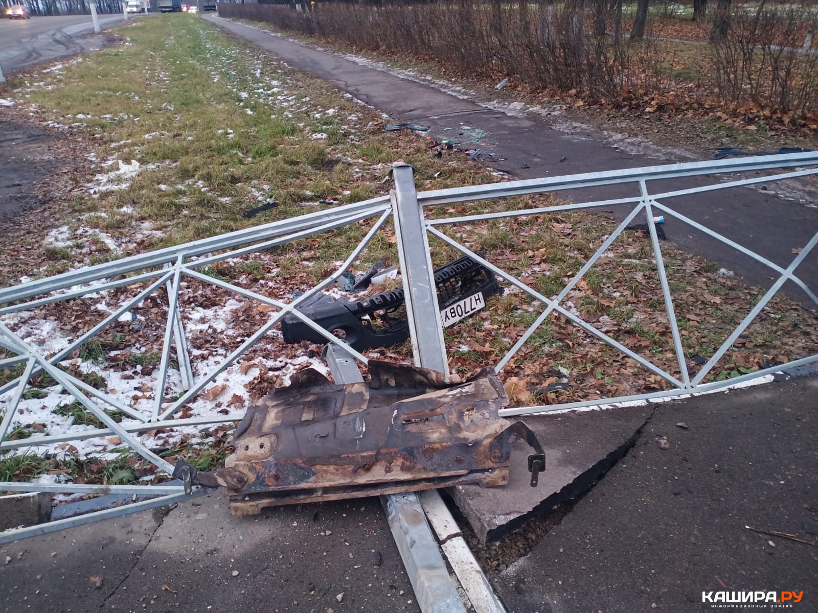 В Кашире-3 автомобиль врезался в автобусную остановку » Информационный  портал г. Кашира