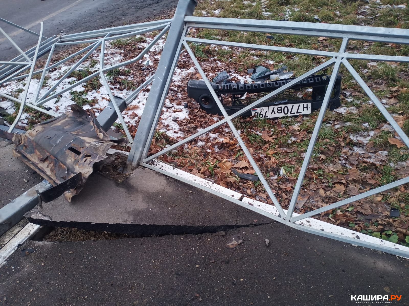 В Кашире-3 автомобиль врезался в автобусную остановку » Информационный  портал г. Кашира