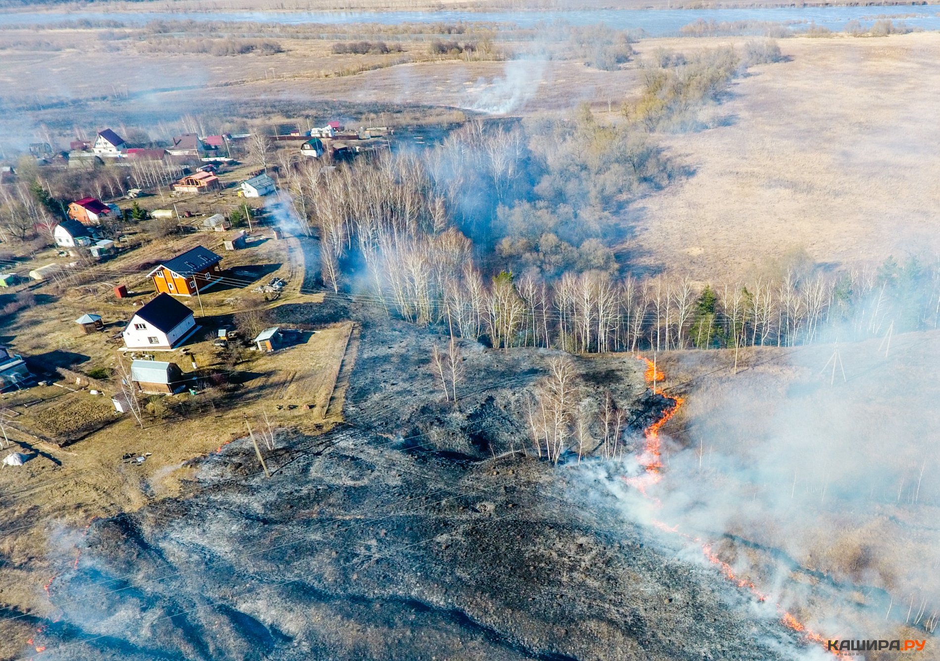 Пожар сельский. Пожары в населенных пунктах. Лесные пожары ноябрь 2022. Лесные пожары Кемеровской области октябрь-ноябрь 2022. Пожар в деревне Богданрвка Чеховского района 20 ноября 2022года.