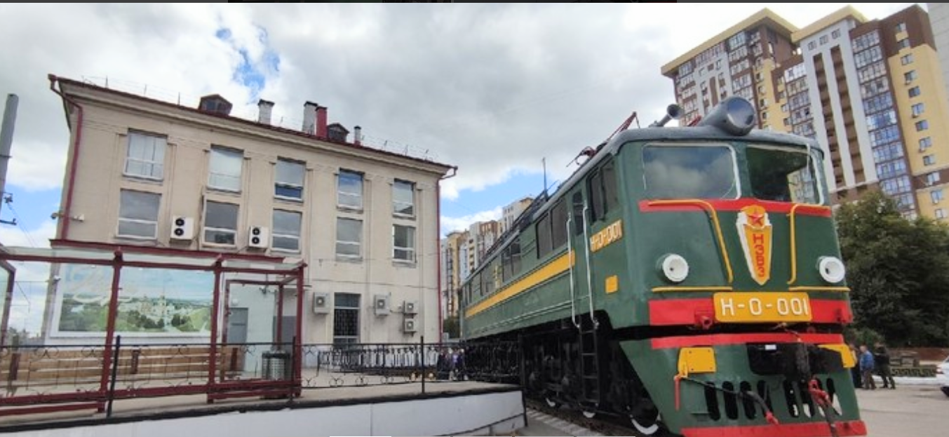 Памятник первому электровозу на переменном токе Ожерелье – Павелец  установили в Рязани » Информационный портал г. Кашира