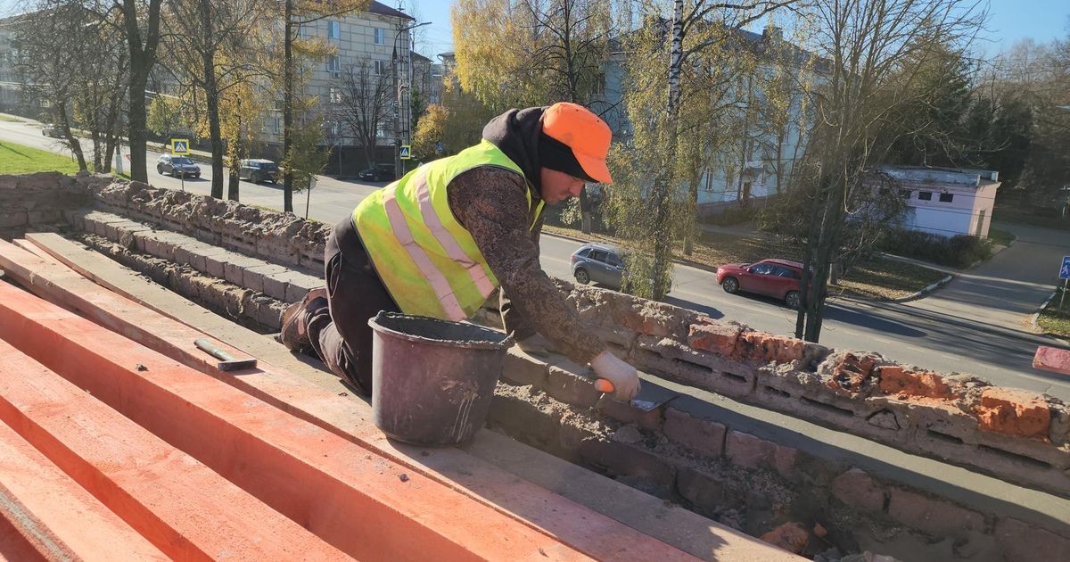 В Кашире планируют завершить капитальный ремонт кровли дома на Садовой к середине ноября